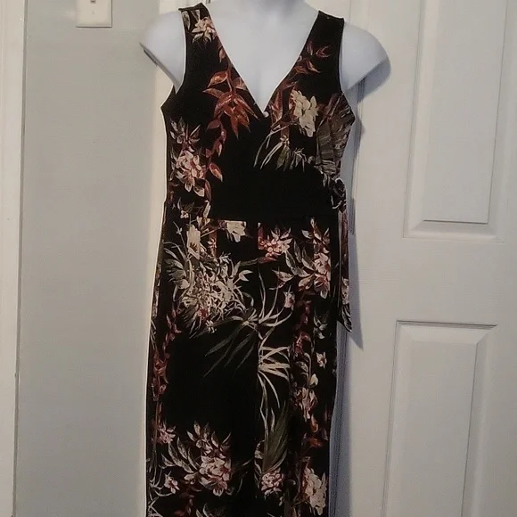 Dex Black & Cayenne Tropical Floral Jumpsuit - Picture 6 of 11